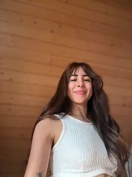 lauravasquez online show from June 16, 2026, 7:55 am