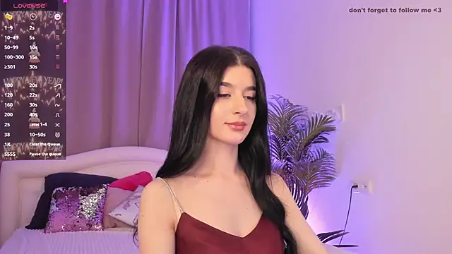 LauraCoy online show from January 4, 2025, 11:59 pm