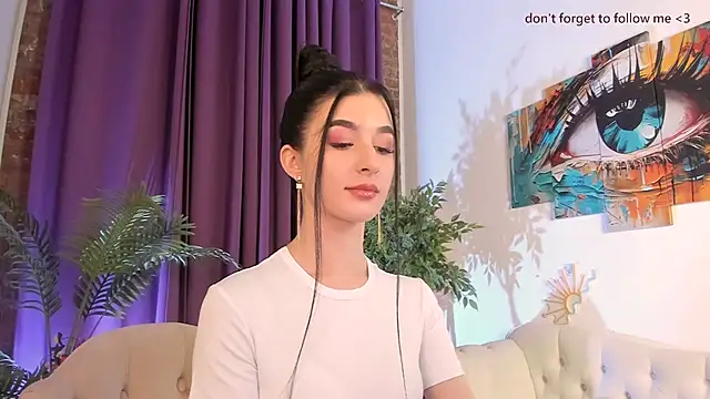 LauraCoy online show from June 3, 2026, 9:31 pm