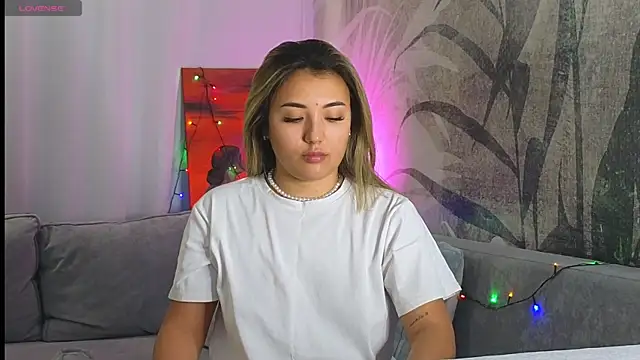 lily  foster online show from December 23, 2024, 2:28 pm