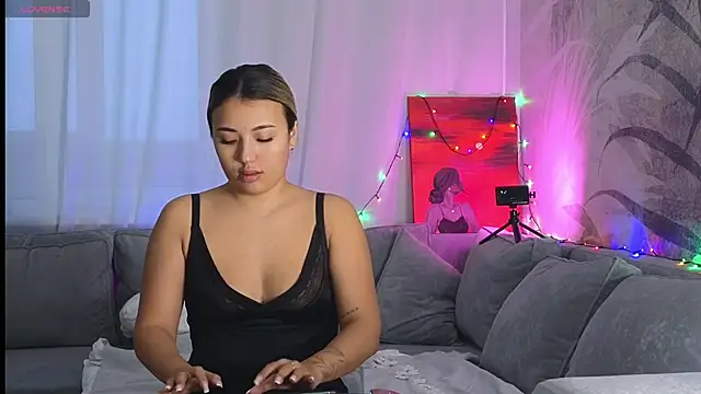 lily  foster online show from December 30, 2024, 6:09 am