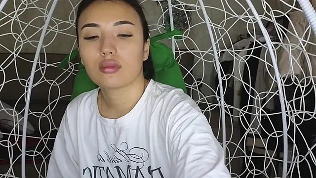 lily  foster online show from October 15, 2025, 5:29 am