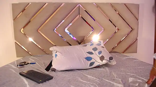 Snapshot of Raven_foxter1 chatting on February 6, 2026, 10:29 am Raven foxter1 online show from February 6, 2026, 10:29 am