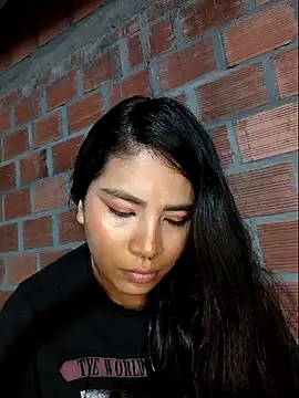 moncerrat luna online show from December 28, 2024, 12:15 am