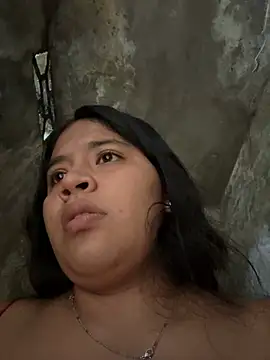 moncerrat luna online show from February 3, 2025, 3:49 pm