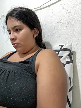 moncerrat luna online show from May 12, 2026, 9:56 pm