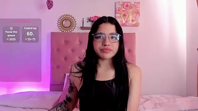 Snapshot of aliice_walker_ chatting on December 2, 2024, 3:47 pm aliice walker online show from December 2, 2024, 3:47 pm