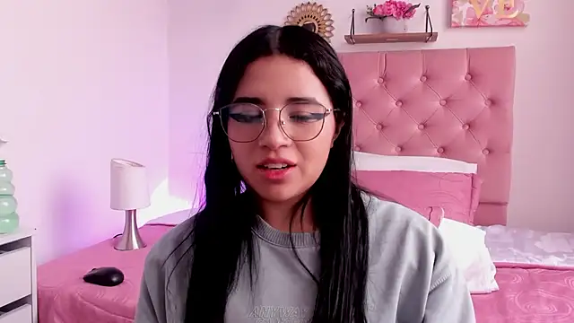 Snapshot of aliice_walker_ chatting on December 7, 2024, 7:10 pm aliice walker online show from December 7, 2024, 7:10 pm
