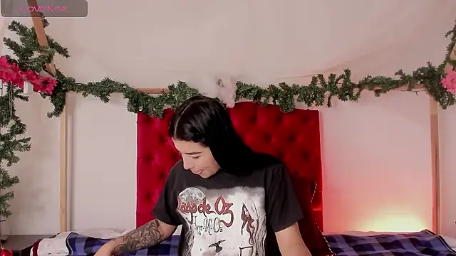 Snapshot of aliice_walker_ chatting on December 9, 2024, 12:30 pm aliice walker online show from December 9, 2024, 12:30 pm
