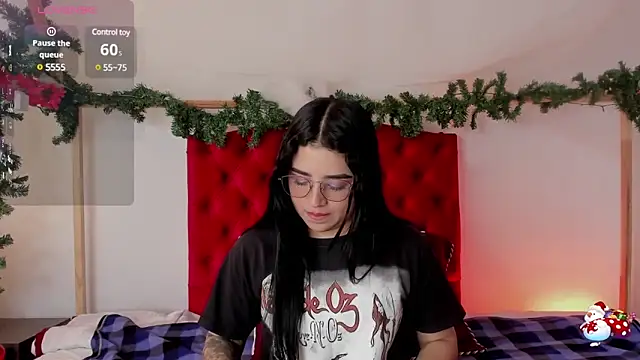 Snapshot of aliice_walker_ chatting on December 9, 2024, 3:33 pm aliice walker online show from December 9, 2024, 3:33 pm