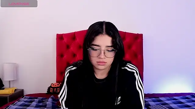 Snapshot of aliice_walker_ chatting on December 14, 2024, 3:47 pm aliice walker online show from December 14, 2024, 3:47 pm