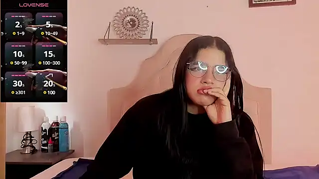 Snapshot of aliice_walker_ chatting on February 1, 2025, 4:33 pm aliice walker online show from February 1, 2025, 4:33 pm