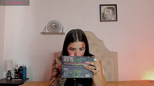 Snapshot of aliice_walker_ chatting on February 10, 2025, 6:35 pm aliice walker online show from February 10, 2025, 6:35 pm
