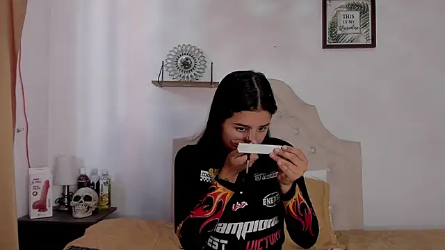Snapshot of aliice_walker_ chatting on October 1, 2025, 12:44 pm aliice walker online show from October 1, 2025, 12:44 pm