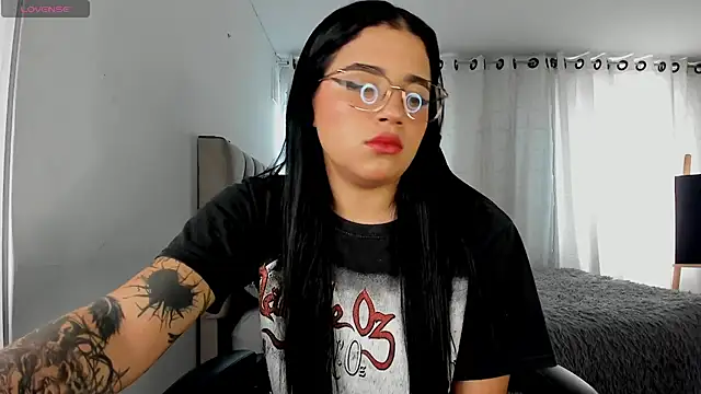 aliice walker  online show from November 16, 2025, 7:19 pm