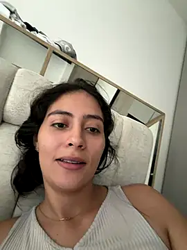 Sophie  Foxxx online show from December 18, 2025, 3:29 pm