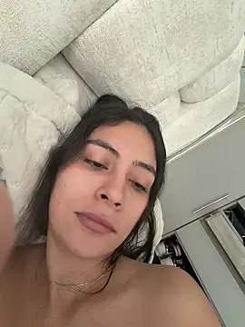 Sophie  Foxxx online show from December 20, 2025, 2:13 pm