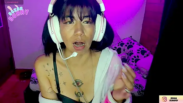 Roxanbunny1 online show from November 7, 2025, 4:12 am