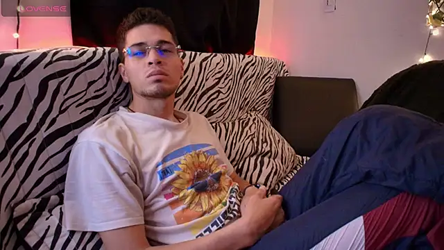 kisstarxxx online show from February 15, 2026, 7:38 am