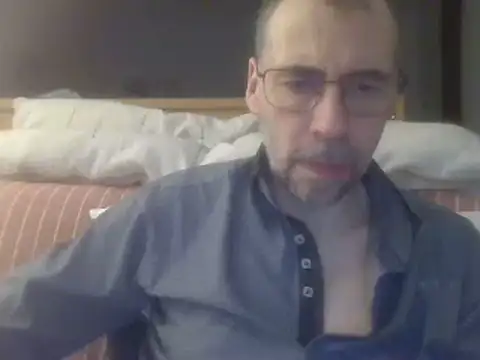 ptitcanard60600 online show from March 4, 2025, 9:43 pm