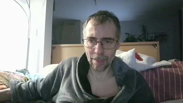 ptitcanard60600 online show from April 15, 2026, 9:15 pm