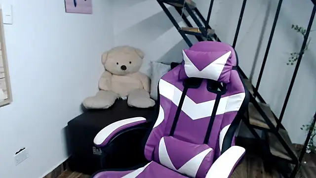 samantha baby  online show from November 23, 2025, 5:46 pm