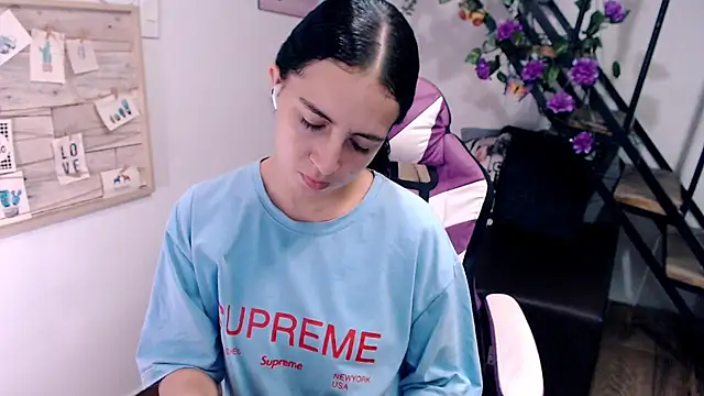 Snapshot of samantha_baby_ chatting on April 10, 2026, 5:50 pm samantha baby online show from April 10, 2026, 5:50 pm