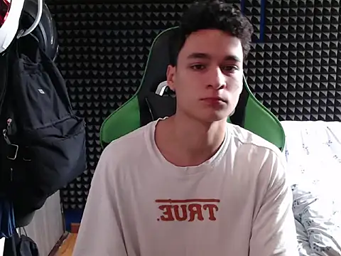 Snapshot of Curly_Angel24 chatting on November 24, 2025, 3:01 pm Curly Angel24 online show from November 24, 2025, 3:01 pm