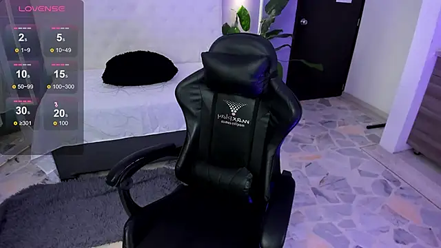 martinasaez online show from December 13, 2025, 8:36 pm