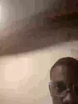 Snapshot of la_chiennete chatting on October 11, 2025, 7:45 pm la chiennete online show from October 11, 2025, 7:45 pm