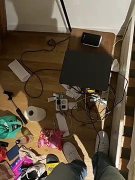 Snapshot of la_chiennete chatting on October 20, 2025, 8:31 pm la chiennete online show from October 20, 2025, 8:31 pm