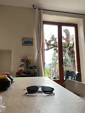 Snapshot of la_chiennete chatting on November 1, 2025, 12:29 pm la chiennete online show from November 1, 2025, 12:29 pm