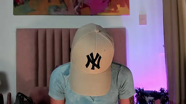 NoraDasilva online show from March 4, 2025, 9:11 pm