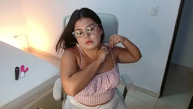 kiara-evans02 online show from March 16, 2026, 9:08 pm