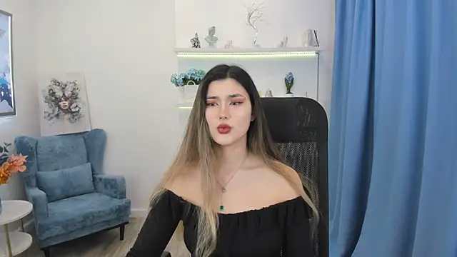 AnneTLi online show from November 30, 2025, 3:32 am