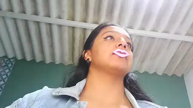 Snapshot of almaswan1 chatting on October 7, 2025, 5:43 pm almaswan1 online show from October 7, 2025, 5:43 pm