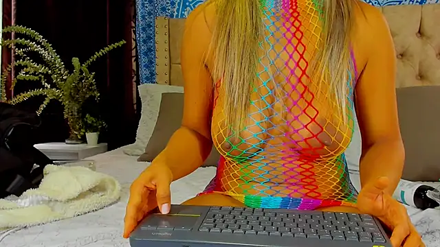 KeryHillson online show from December 17, 2024, 12:22 pm