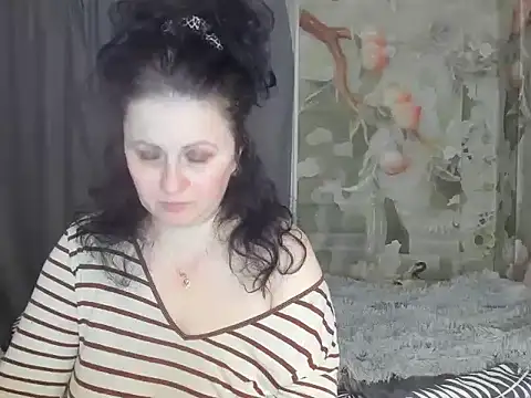 Lillian2 online show from October 27, 2025, 7:18 pm