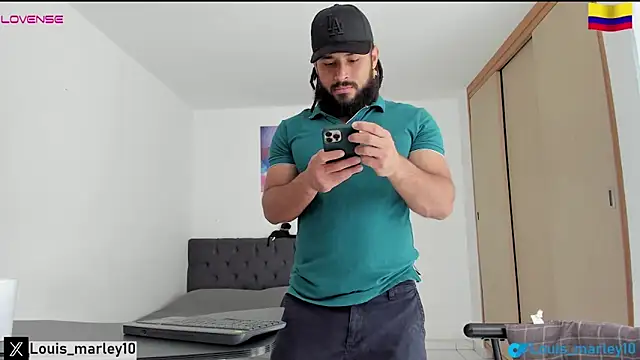Snapshot of Louis_marley__ chatting on November 5, 2025, 4:40 pm Louis marley online show from November 5, 2025, 4:40 pm
