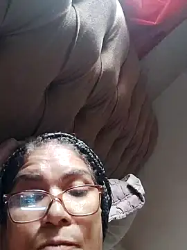 Snapshot of Delicy1 chatting on February 9, 2025, 2:40 pm Delicy1 online show from February 9, 2025, 2:40 pm