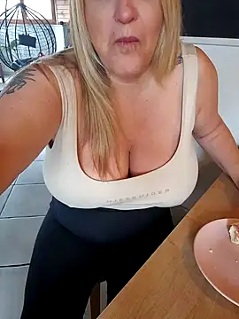 Snapshot of Isabellaa04 chatting on December 2, 2024, 9:24 am Isabellaa04 online show from December 2, 2024, 9:24 am