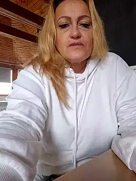 Snapshot of Isabellaa04 chatting on March 11, 2025, 8:09 am Isabellaa04 online show from March 11, 2025, 8:09 am