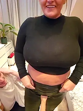 Snapshot of Isabellaa04 chatting on November 14, 2025, 3:44 pm Isabellaa04 online show from November 14, 2025, 3:44 pm