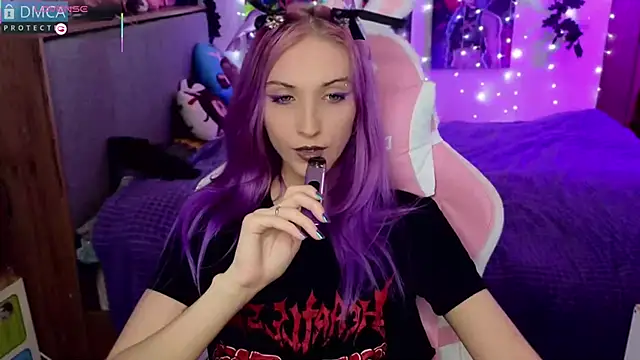 Snapshot of Violet_Noir chatting on January 22, 2025, 7:35 am Violet Noir online show from January 22, 2025, 7:35 am