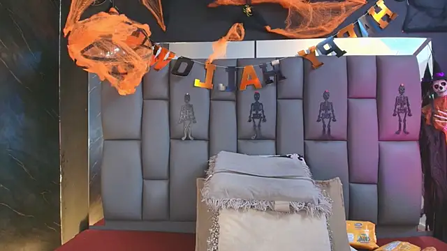  MiaBrown  online show from October 22, 2025, 12:05 pm