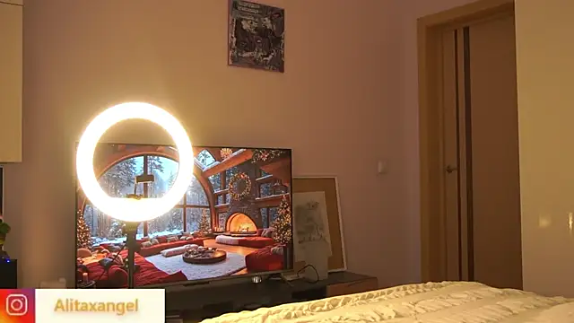 Snapshot of AlitaXAngelic chatting on December 17, 2024, 8:21 pm AlitaXAngelic online show from December 17, 2024, 8:21 pm