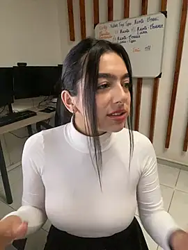 Snapshot of Nicollemays chatting on February 15, 2025, 12:11 pm Nicollemays online show from February 15, 2025, 12:11 pm