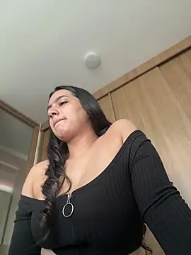 Nicollemays online show from February 26, 2026, 2:05 pm