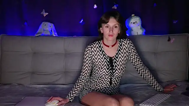 Snapshot of intolerable_girl chatting on November 17, 2025, 8:31 am intolerable girl online show from November 17, 2025, 8:31 am