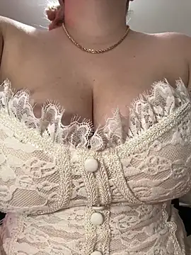 Snapshot of Celestedubois chatting on February 4, 2026, 8:36 pm Celestedubois online show from February 4, 2026, 8:36 pm